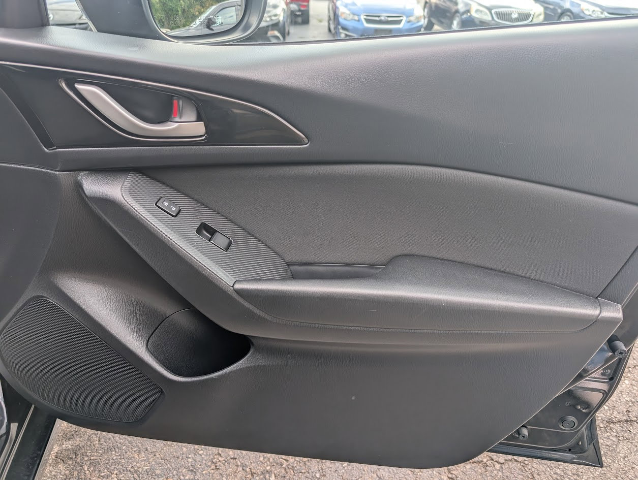 Used 2015 MAZDA MAZDA3 i Sport image 39