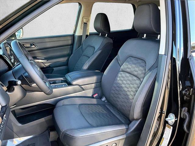 Used 2025 Nissan Pathfinder SV w/ Cargo Package image 26