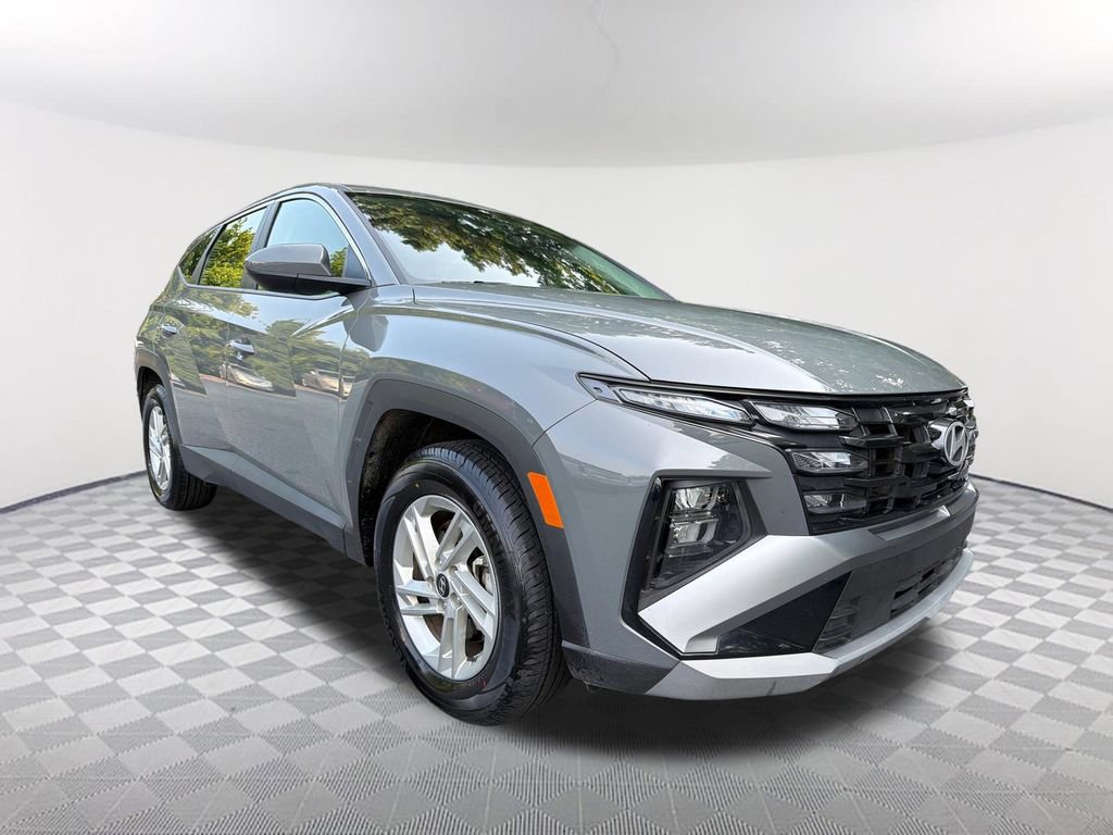 Used 2025 Hyundai Tucson SE FWD image 3