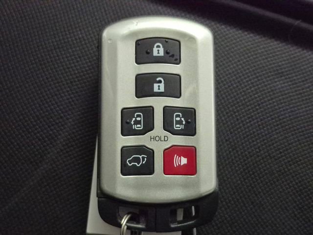 Used 2016 Toyota Sienna XLE Premium image 30