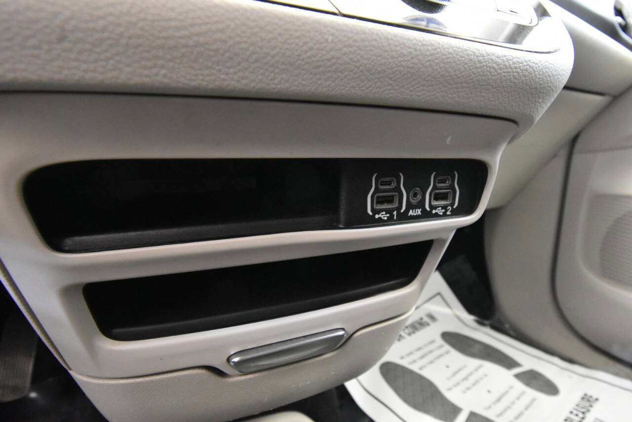 Used 2023 Chrysler Voyager LX FWD image 25