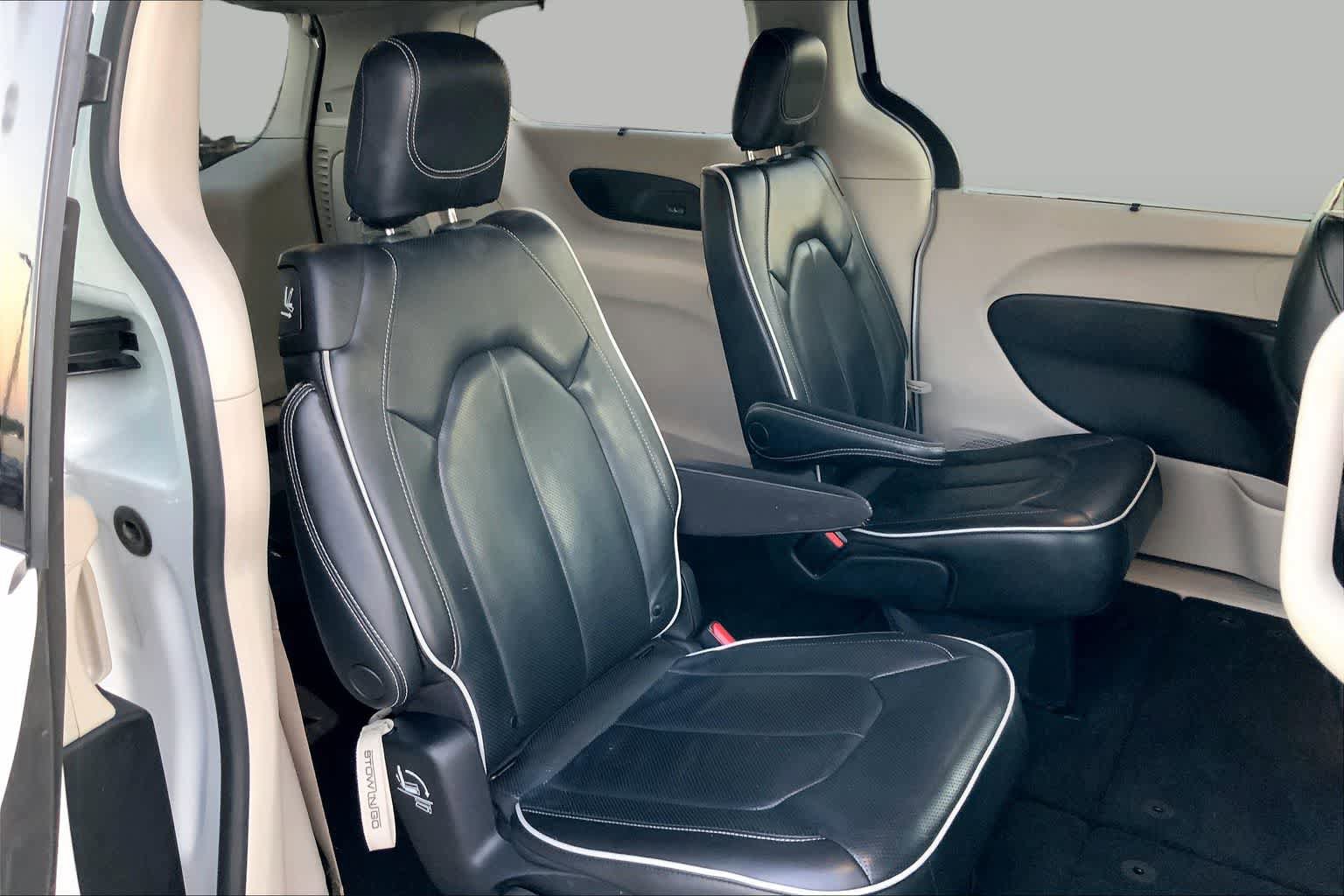 Used 2022 Chrysler Pacifica Limited FWD image 19