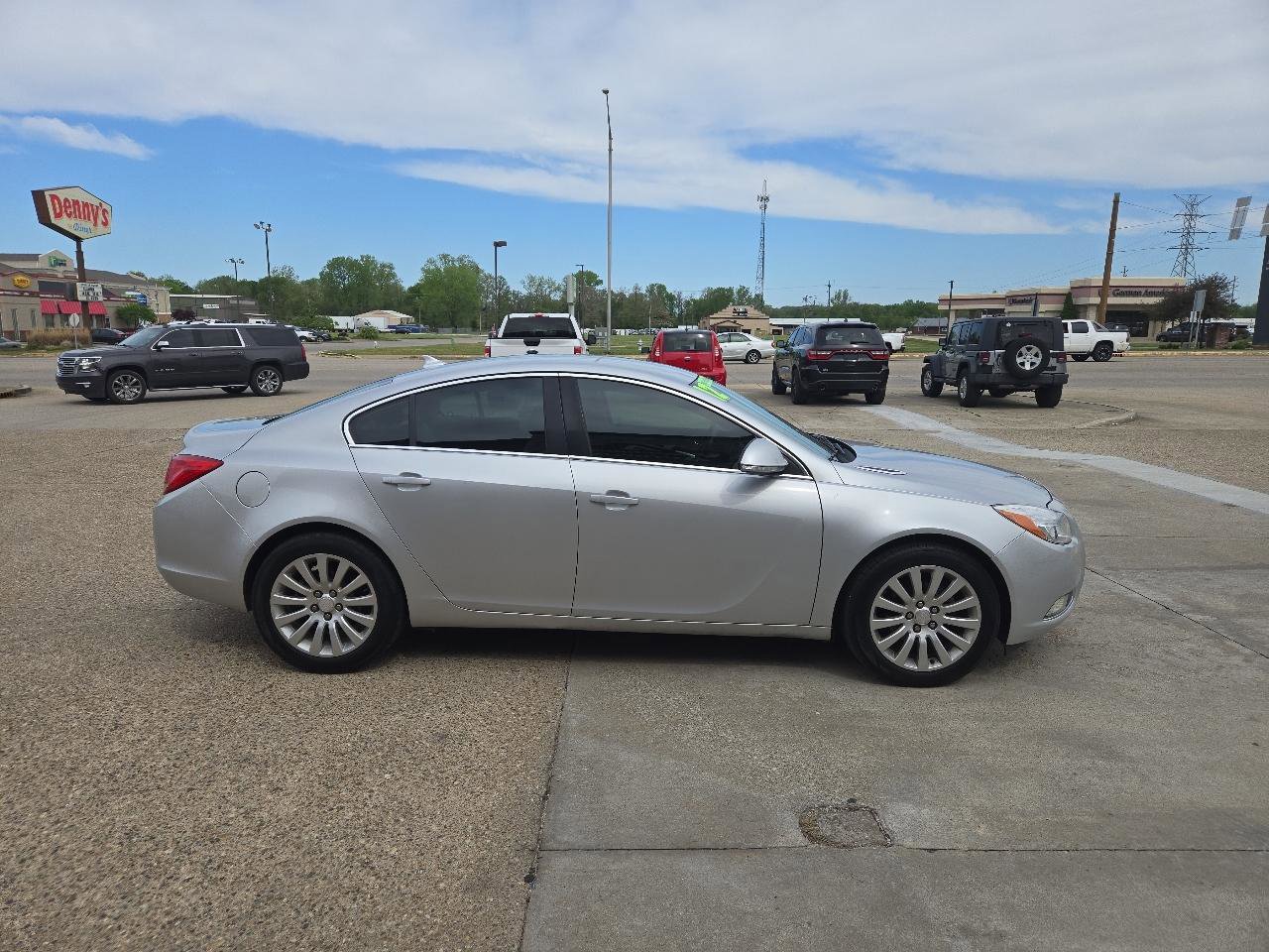 Used 2012 Buick Regal Leather FWD image 5
