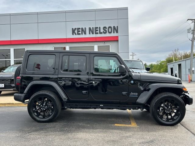 Used 2025 Jeep Wrangler Unlimited Sahara w/ Safety Group AWD/4WD image 15