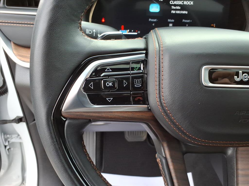 Used 2022 Jeep Grand Cherokee Summit AWD/4WD image 16