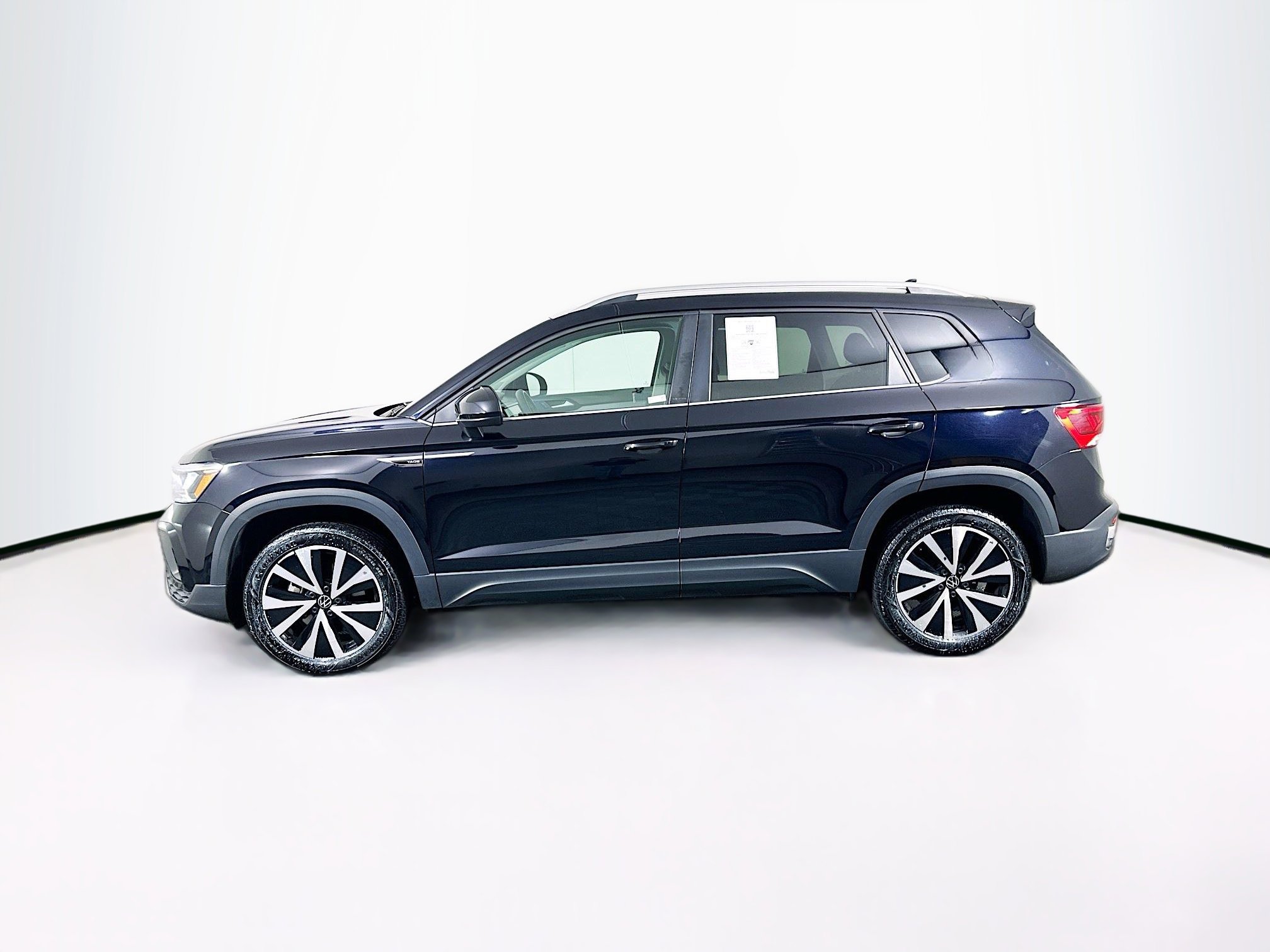 Used 2024 Volkswagen Taos SE image 4