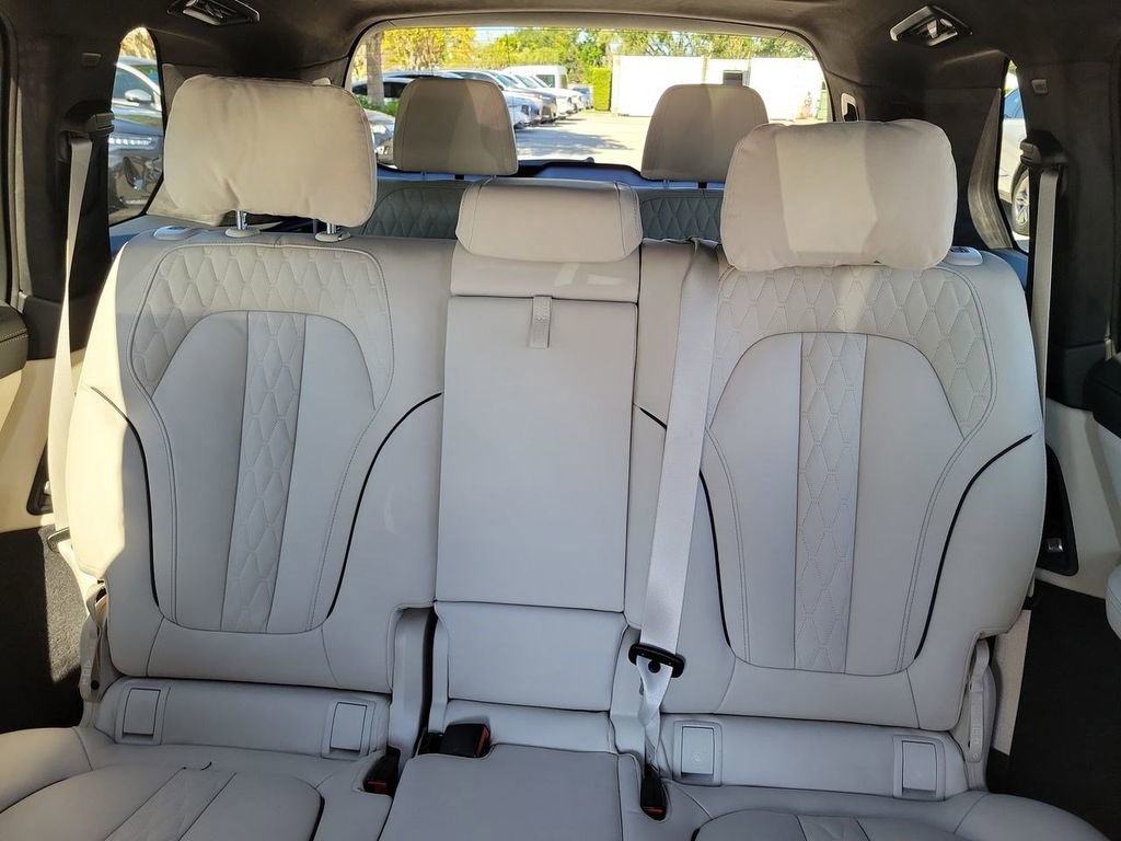 Used 2025 BMW X7 M60i image 20