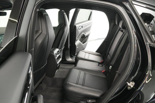 Used 2023 Porsche Cayenne Platinum Edition AWD/4WD image 47