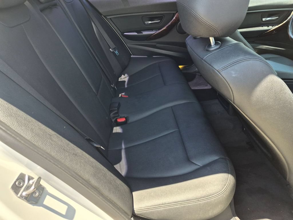 Used 2016 BMW 320i Sedan RWD image 18