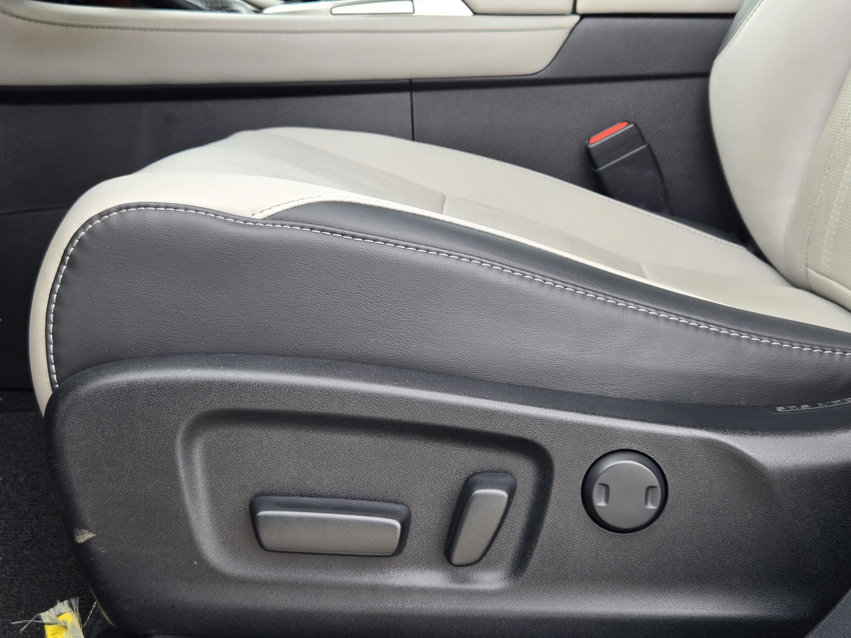Used 2019 Lexus RX 350L FWD image 15