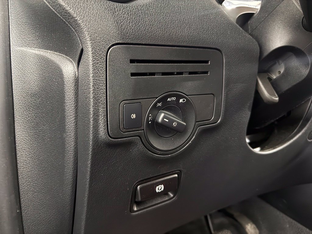 Used 2018 Mercedes-Benz Metris Passenger image 24