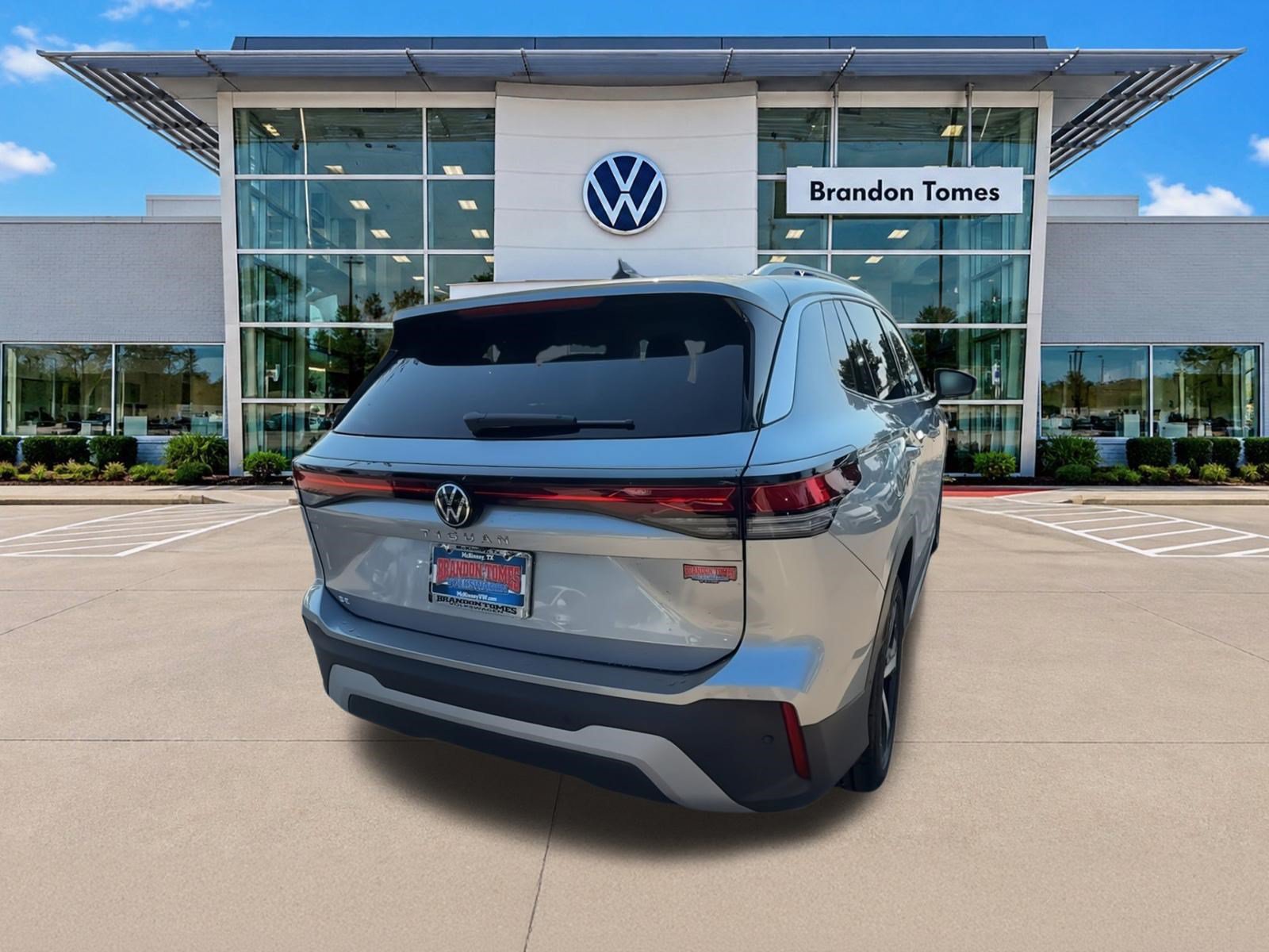 New 2026 Volkswagen Tiguan SE FWD image 9