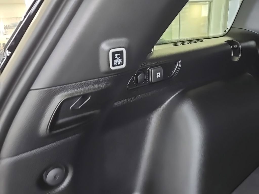 Used 2025 Jeep Grand Cherokee Limited w/ Black Appearance Package AWD/4WD image 15