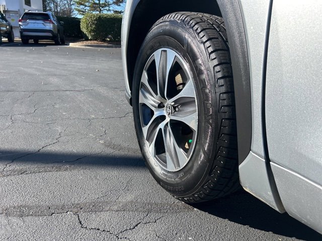 Used 2024 Toyota Highlander XLE image 7