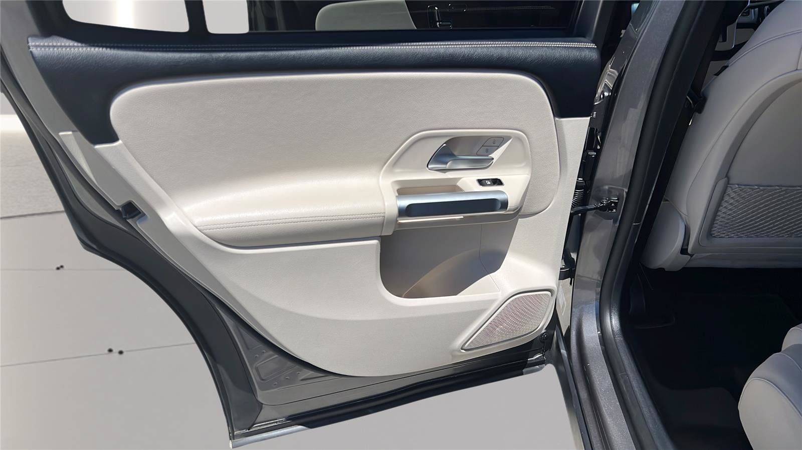 Used 2022 Mercedes-Benz GLB 250 image 14