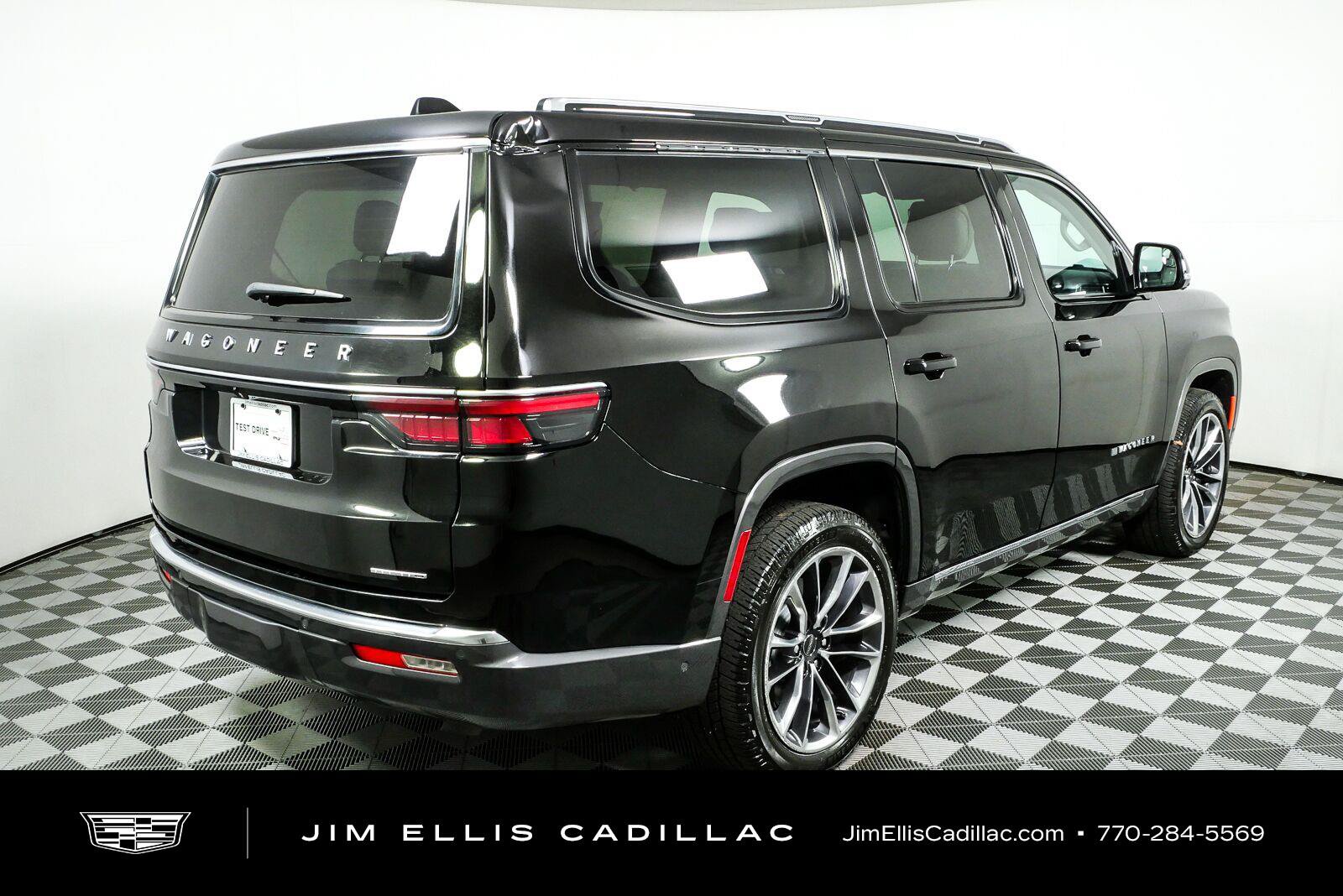 Used 2022 Jeep Wagoneer Series III w/ Premium Group I RWD image 3