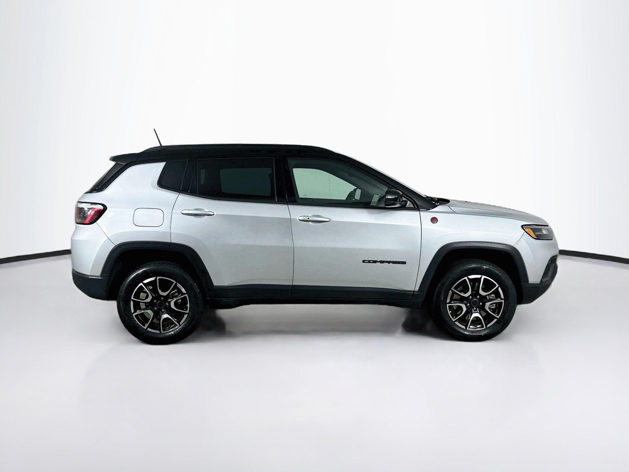 Used 2025 Jeep Compass Trailhawk AWD/4WD image 10