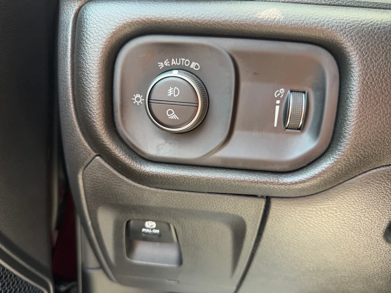 Used 2025 RAM 1500 Warlock AWD/4WD image 31