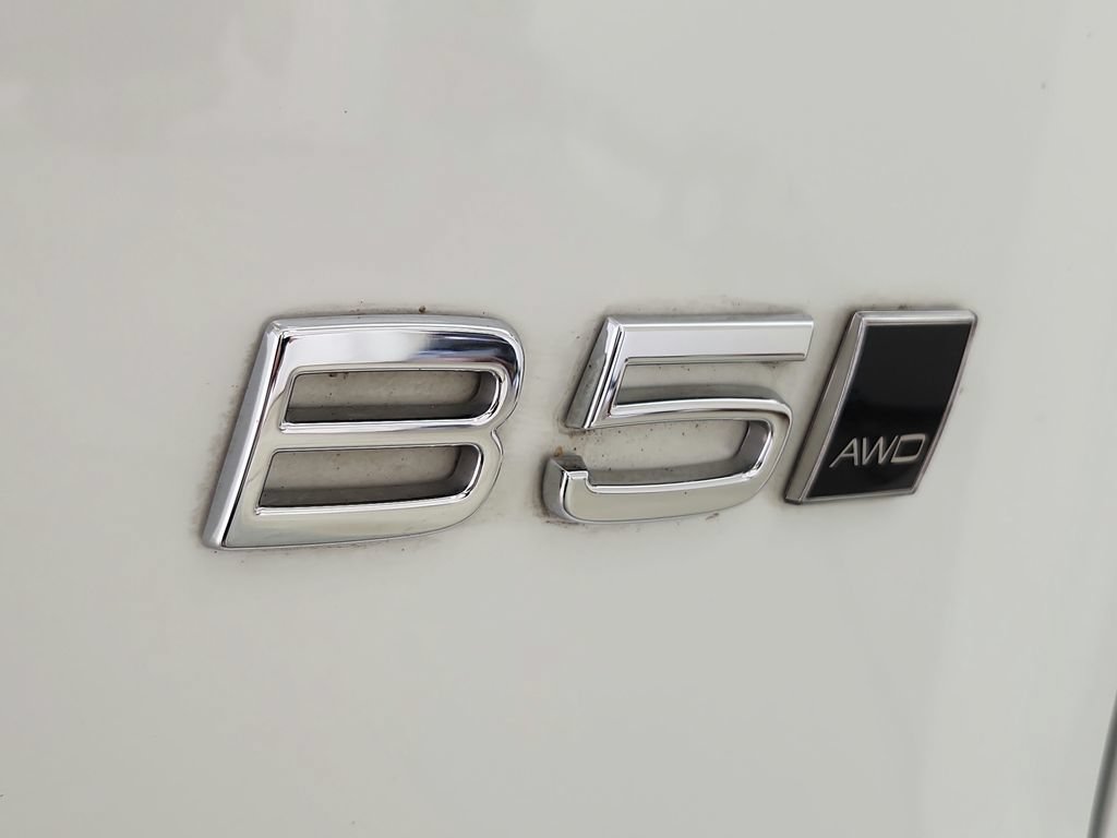 Used 2023 Volvo XC40 B5 Plus AWD/4WD image 35
