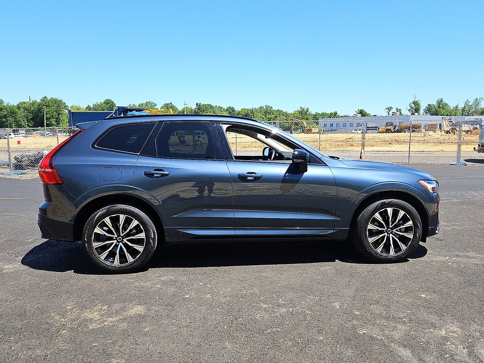 Certified 2024 Volvo XC60 B5 Core w/ Protection Package Premier AWD/4WD image 7