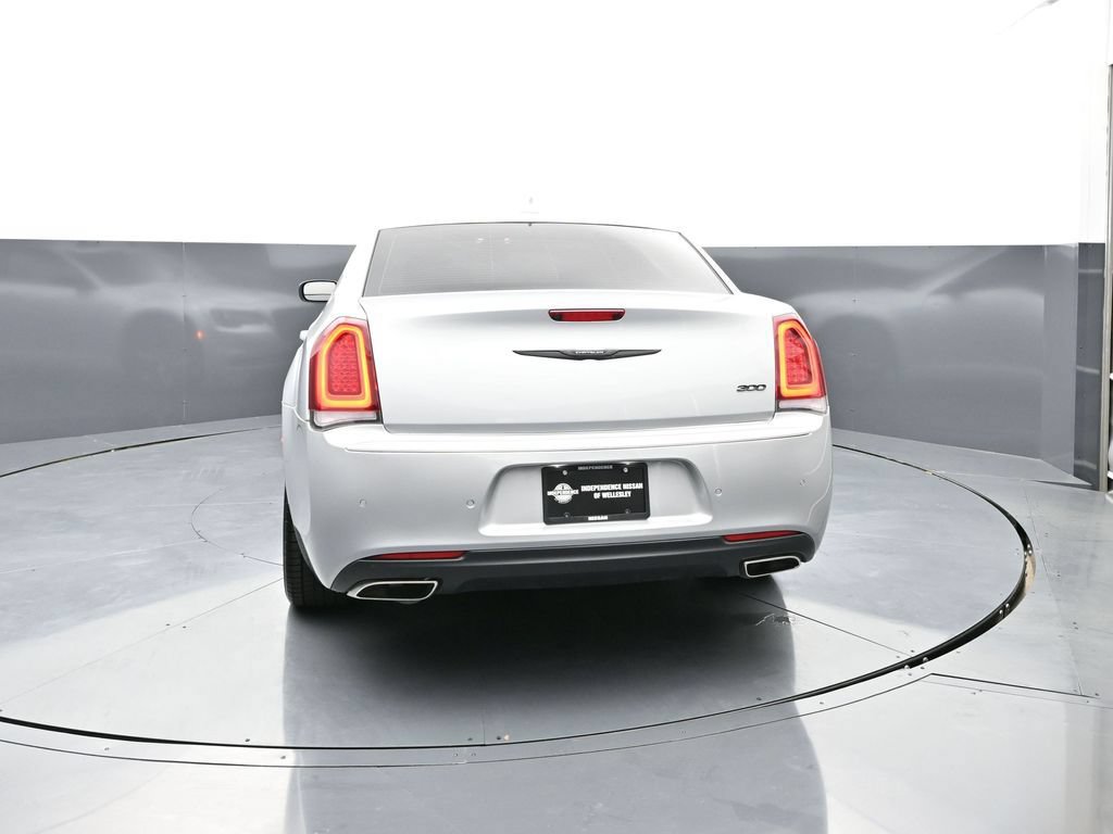 Used 2023 Chrysler 300 Touring w/ Safetytec Plus Group RWD image 2