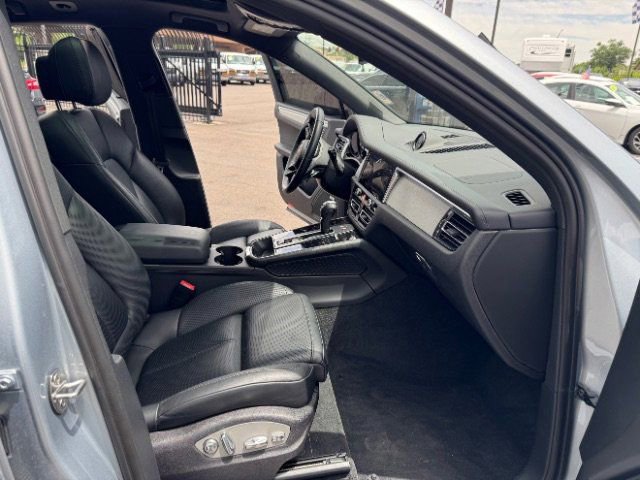 Used 2024 Porsche Macan Turbo AWD/4WD image 18