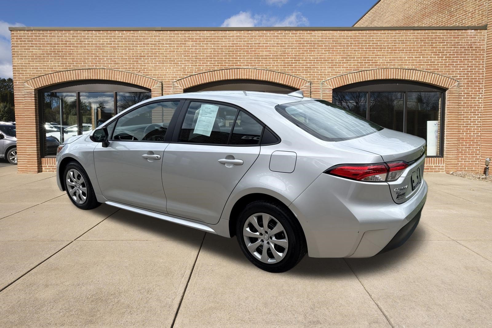 Used 2025 Toyota Corolla LE FWD image 6