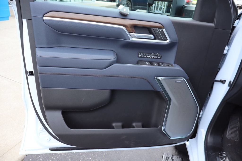 New 2026 Chevrolet Silverado 1500 High Country w/ Technology Package AWD/4WD image 4