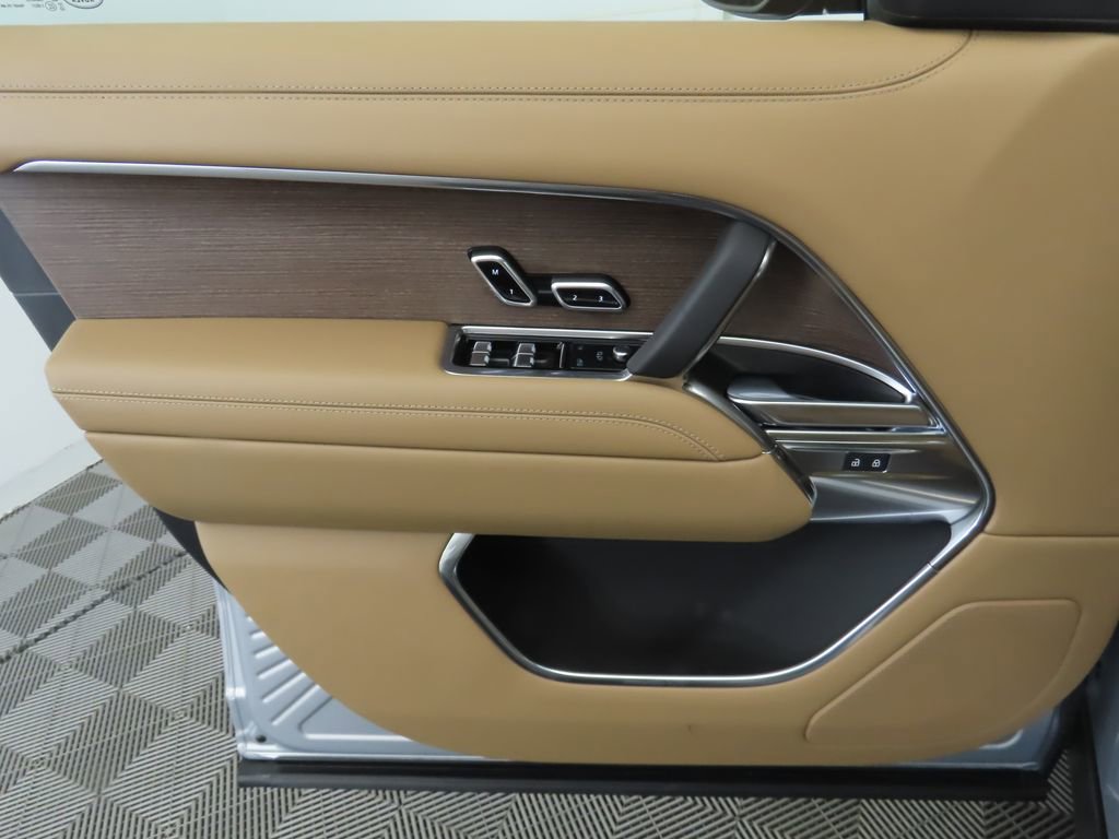 New 2025 Land Rover Range Rover SE image 26