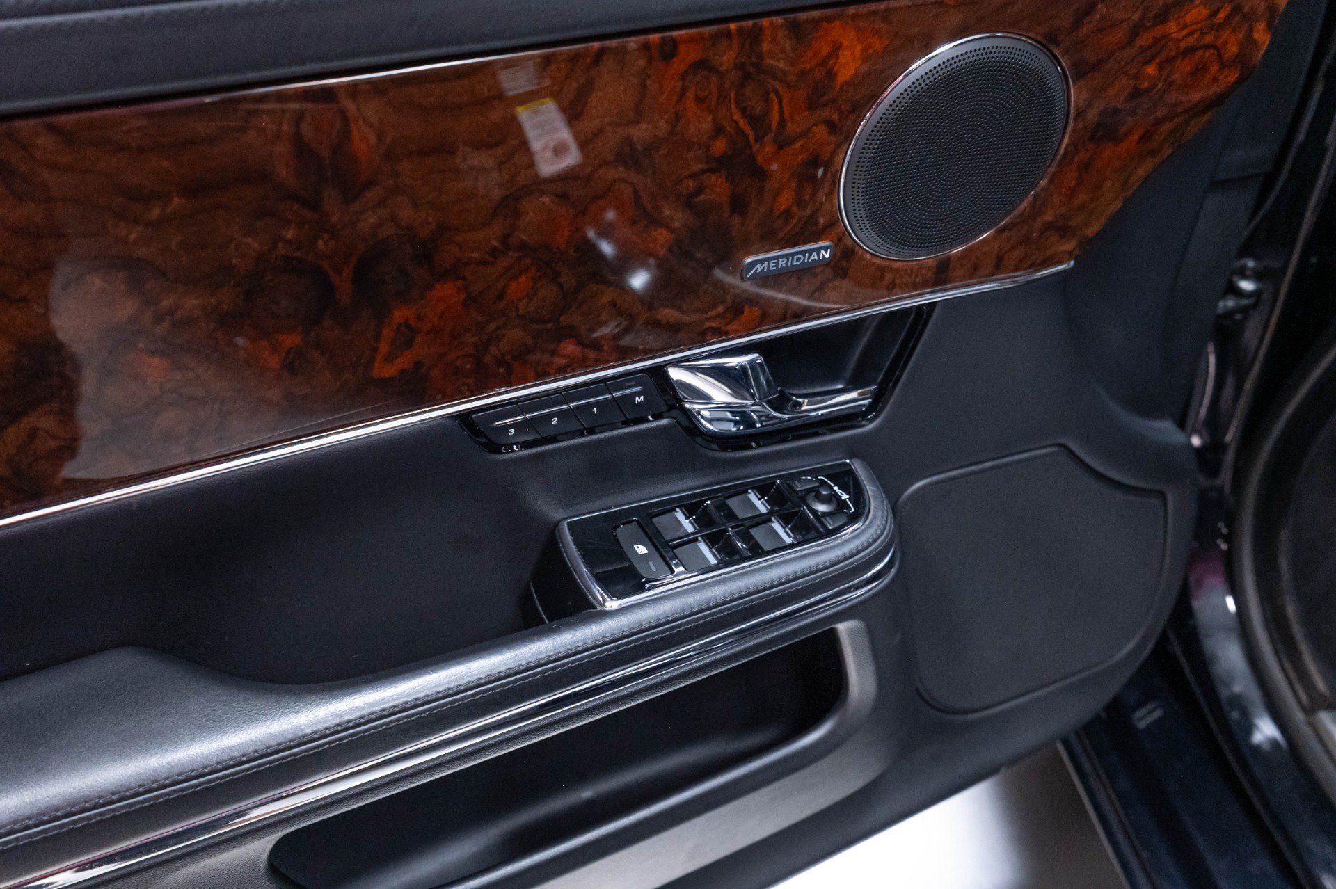 Used 2013 Jaguar XJ AWD image 7