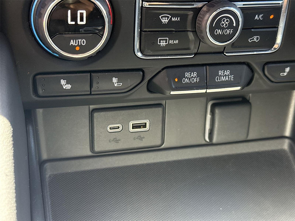 Used 2024 Chevrolet Suburban LT RWD image 37