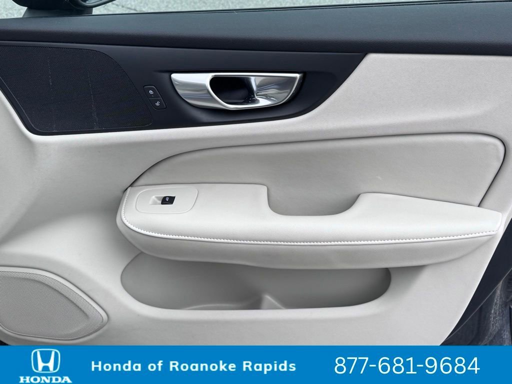 Used 2024 Volvo S60 B5 Core image 26