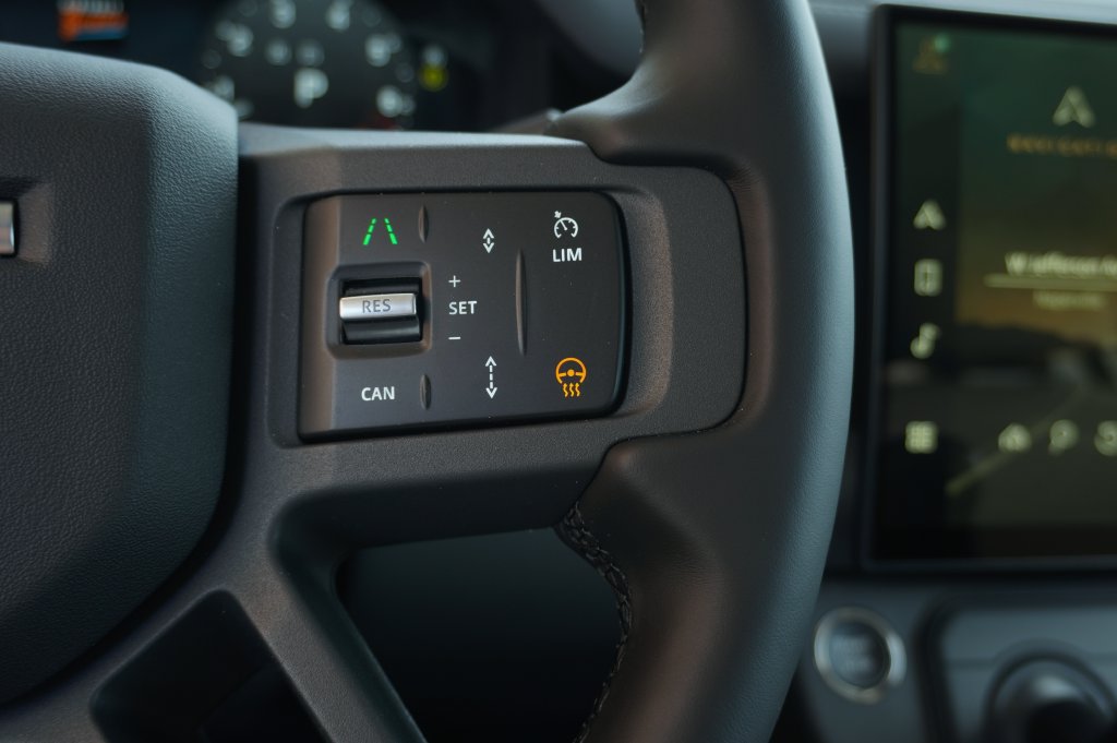New 2026 Land Rover Defender 110 X-Dynamic SE AWD/4WD image 18