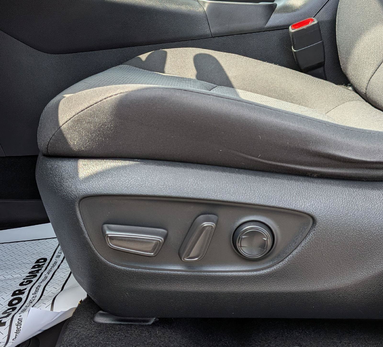 Used 2021 Toyota RAV4 XLE w/ Convenience Package AWD/4WD image 12