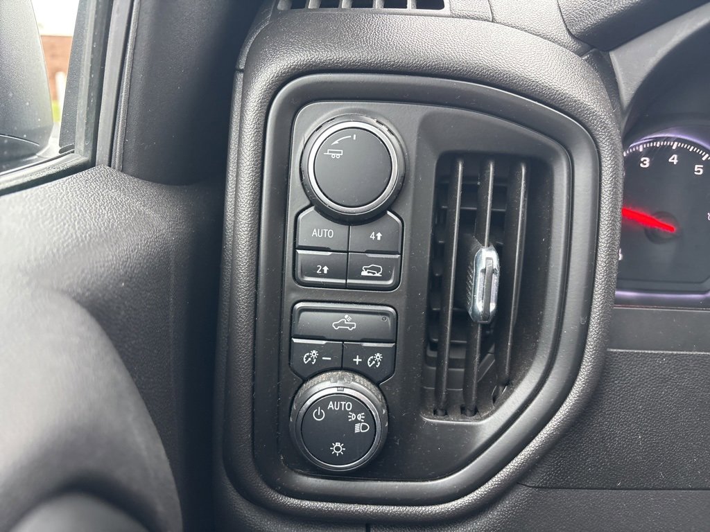 Used 2021 Chevrolet Silverado 1500 Custom image 32