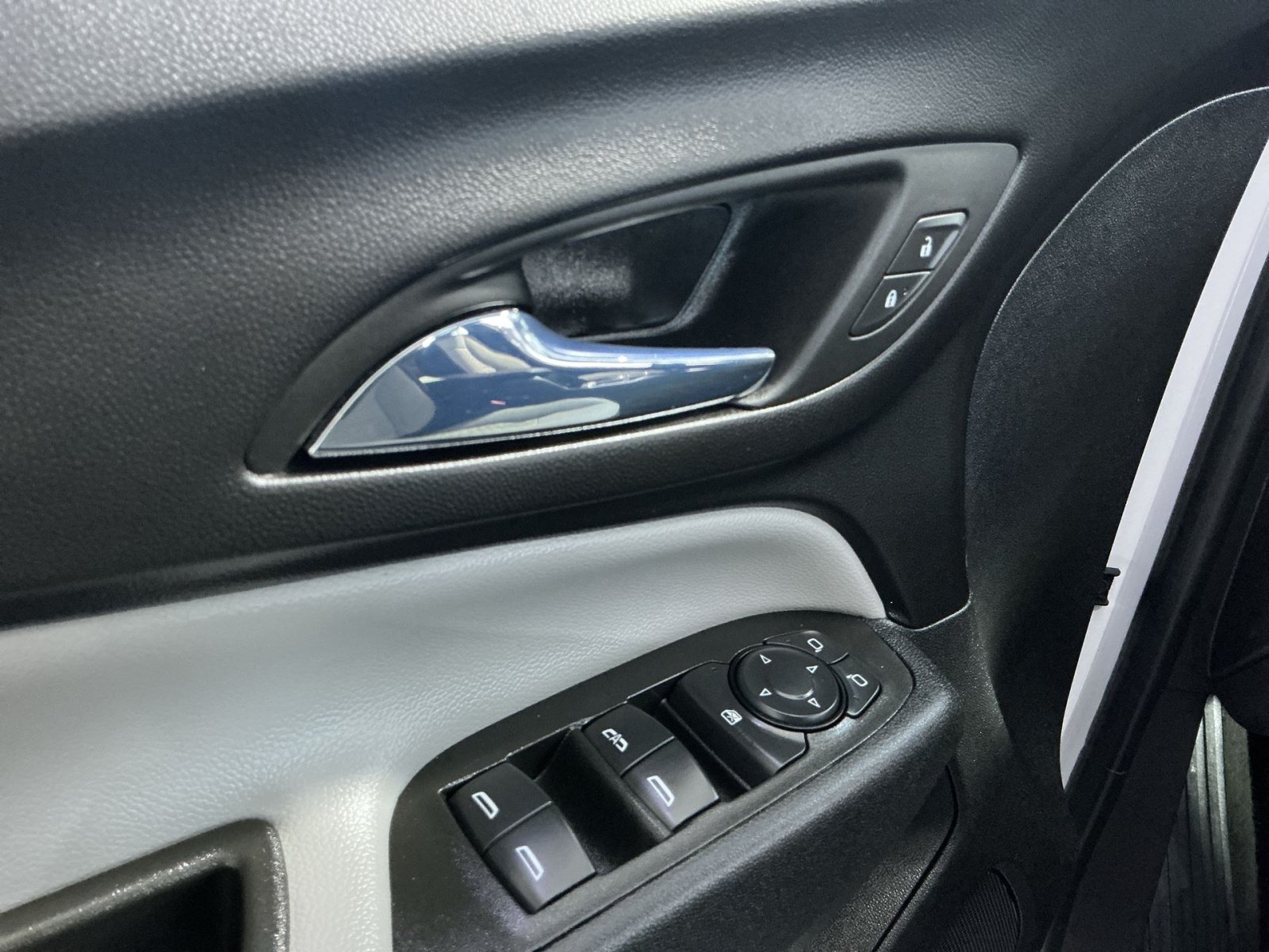 Used 2024 Chevrolet Equinox LS FWD image 16