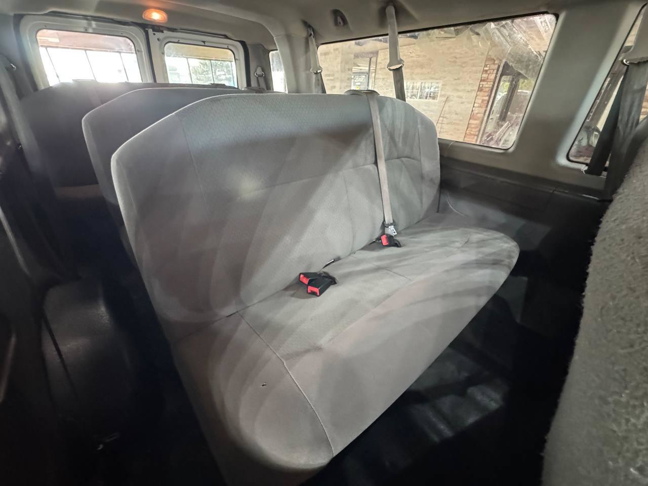 Used 2006 Ford E-350 and Econoline 350 XL RWD image 13