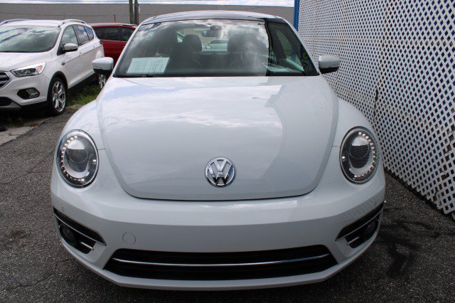 Used 2019 Volkswagen Beetle 2.0T SE w/ SE Premium Package FWD image 3