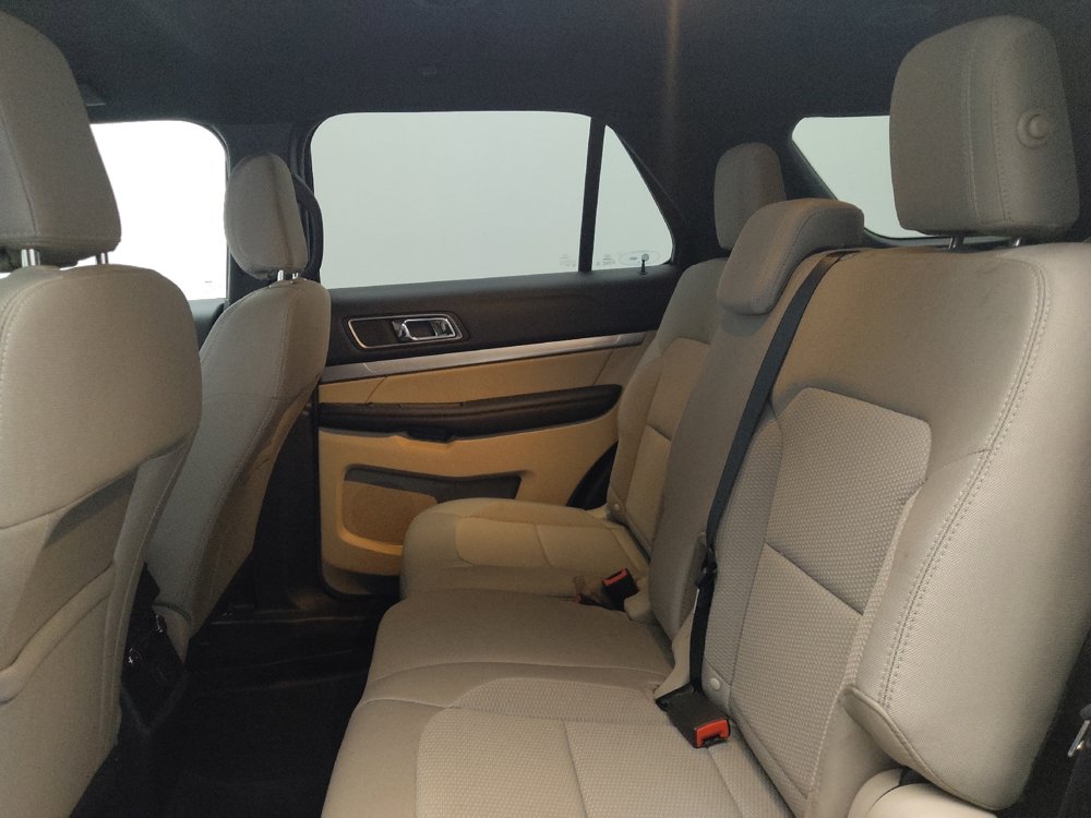 Used 2018 Ford Explorer XLT w/ Equipment Group 201A AWD/4WD image 18