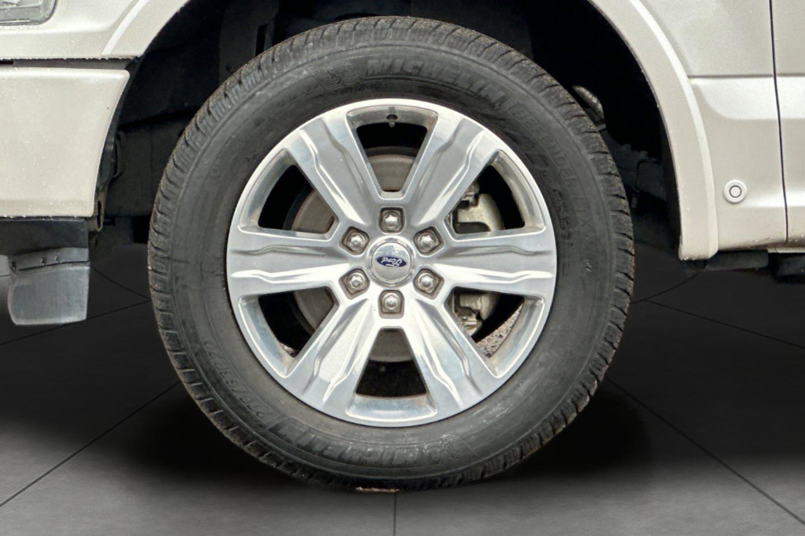 Used 2018 Ford F150 Platinum w/ Equipment Group 701A Luxury image 31