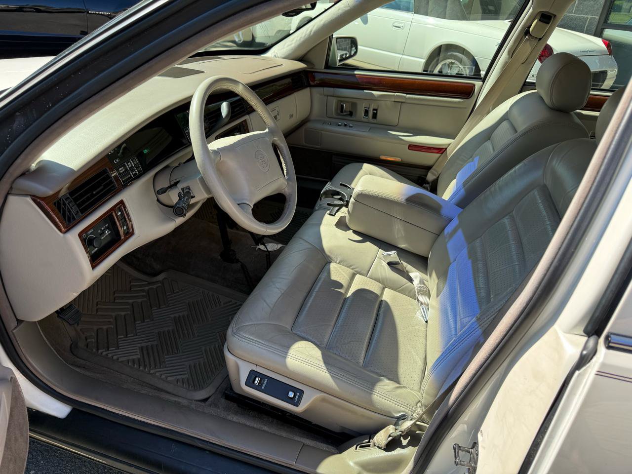 Used 1995 Cadillac De Ville Concours FWD image 10