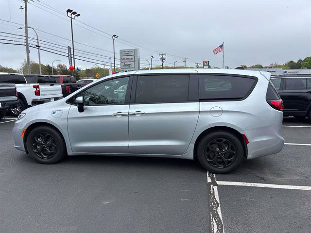 Used 2023 Chrysler Pacifica Touring-L w/ S Appearance Package FWD image 6