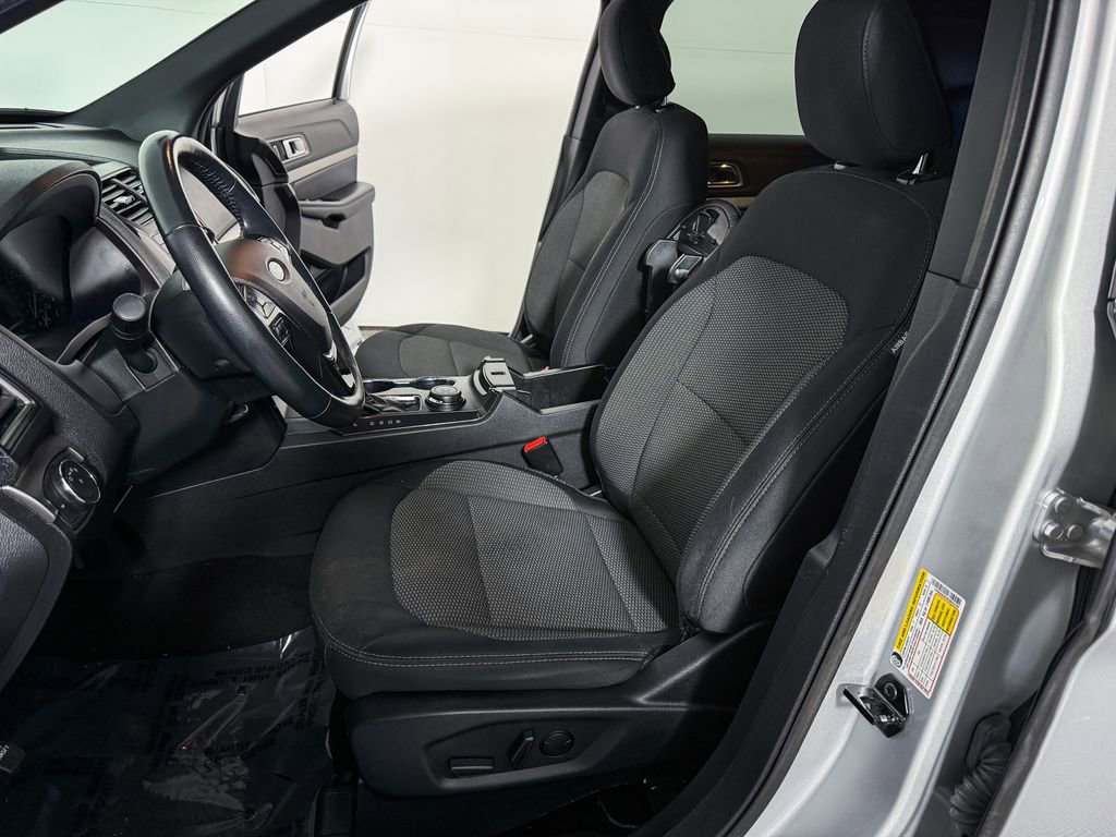 Used 2019 Ford Explorer XLT image 17