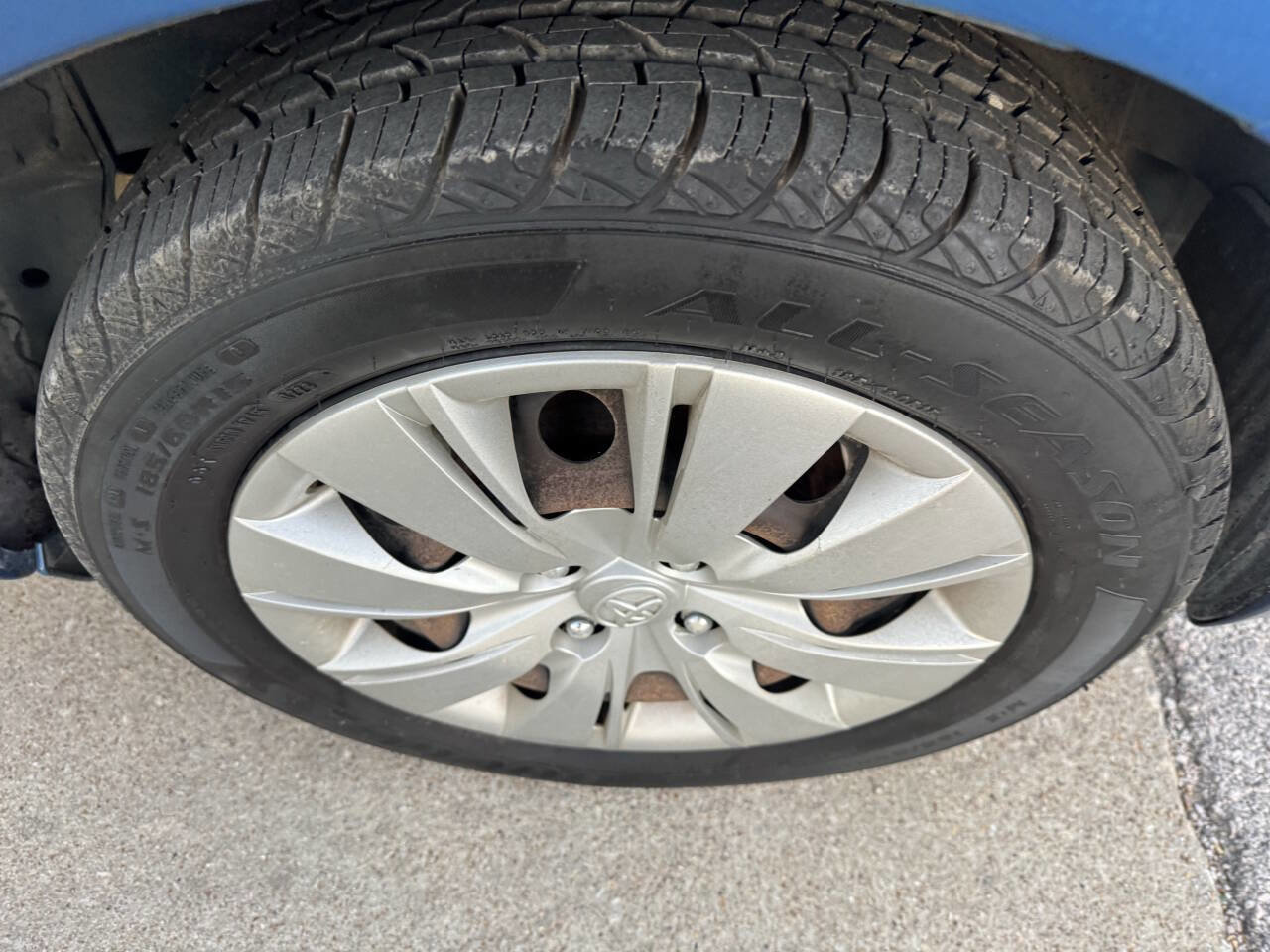 Used 2013 Toyota Yaris LE image 24