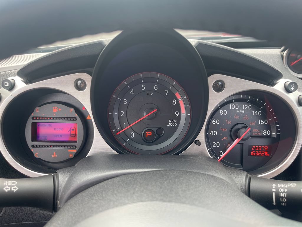 Used 2017 Nissan 370Z Touring RWD image 24