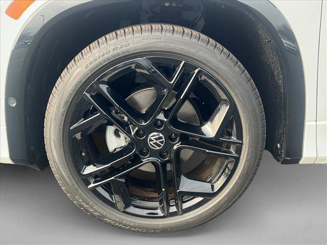 New 2026 Volkswagen Tiguan SE R-Line FWD image 9