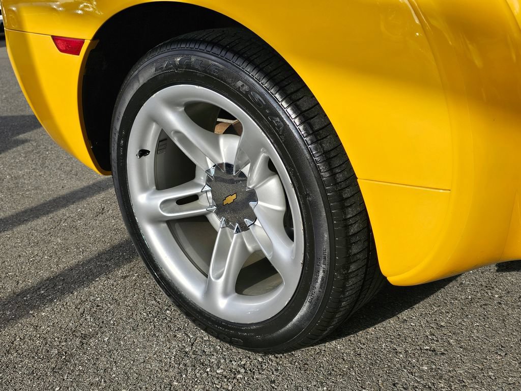 Used 2006 Chevrolet SSR w/ Preferred Equipment Group RWD image 12