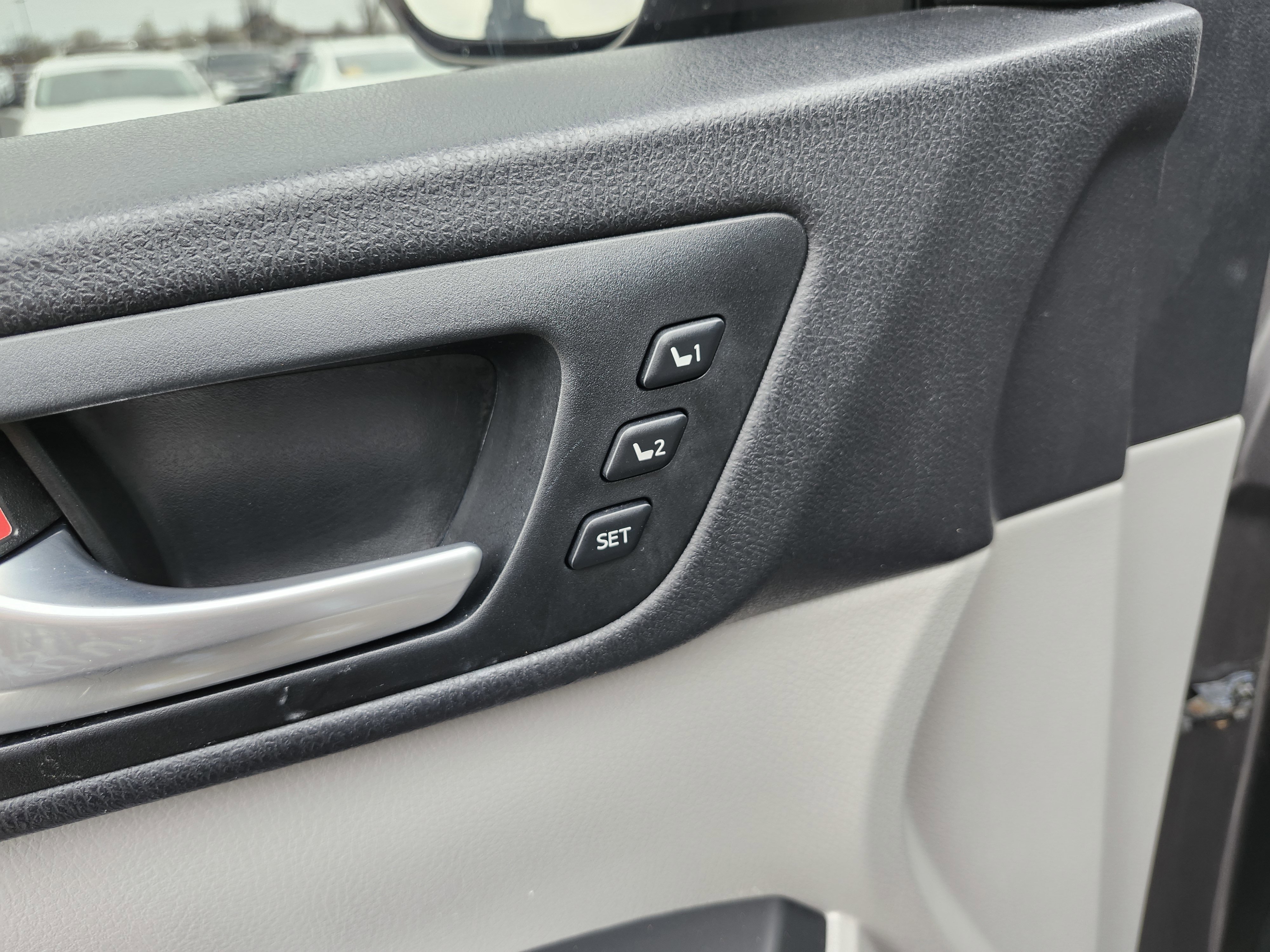 Used 2016 Toyota Highlander Limited image 28