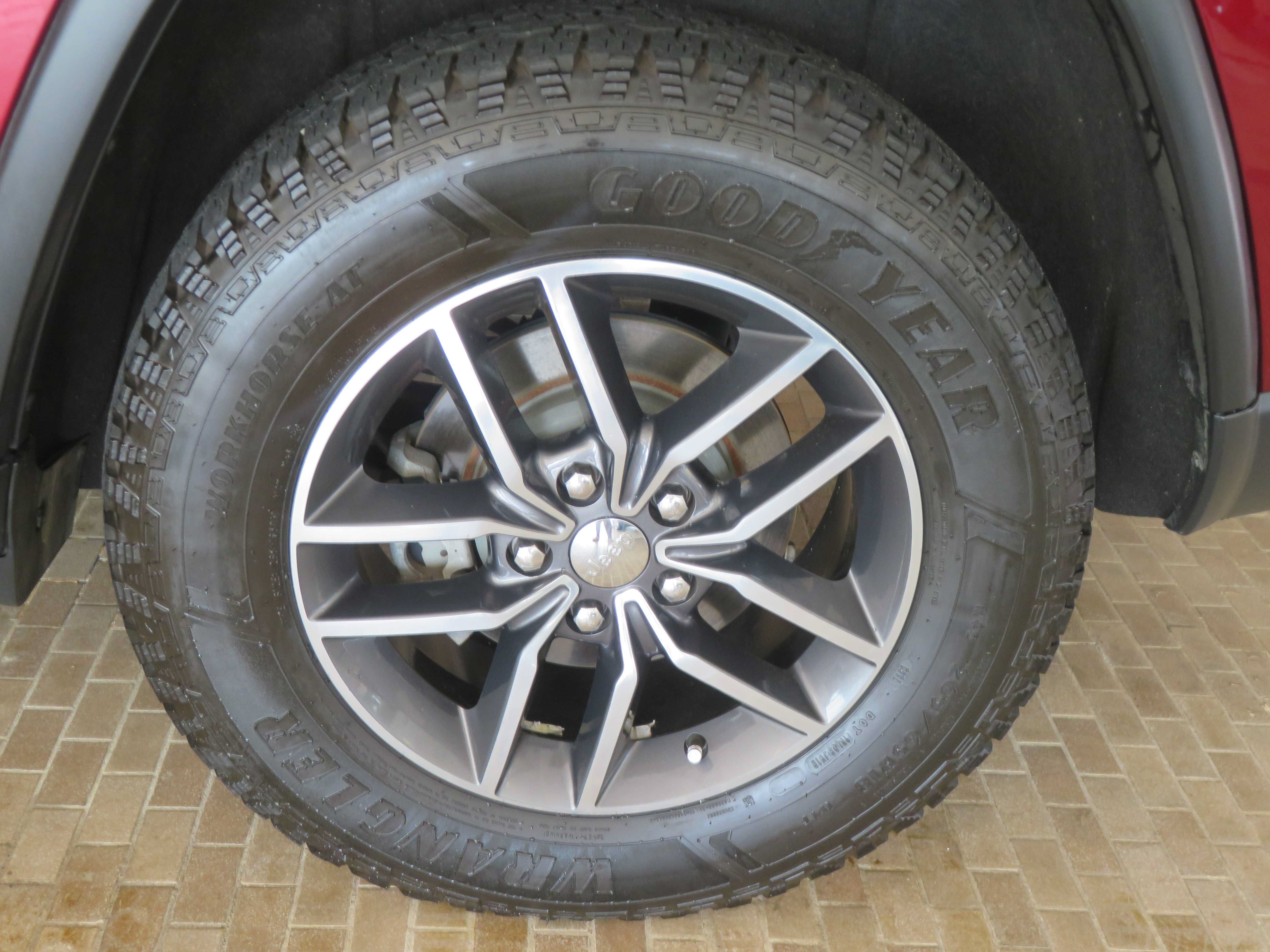 Used 2017 Jeep Grand Cherokee Limited AWD/4WD image 8