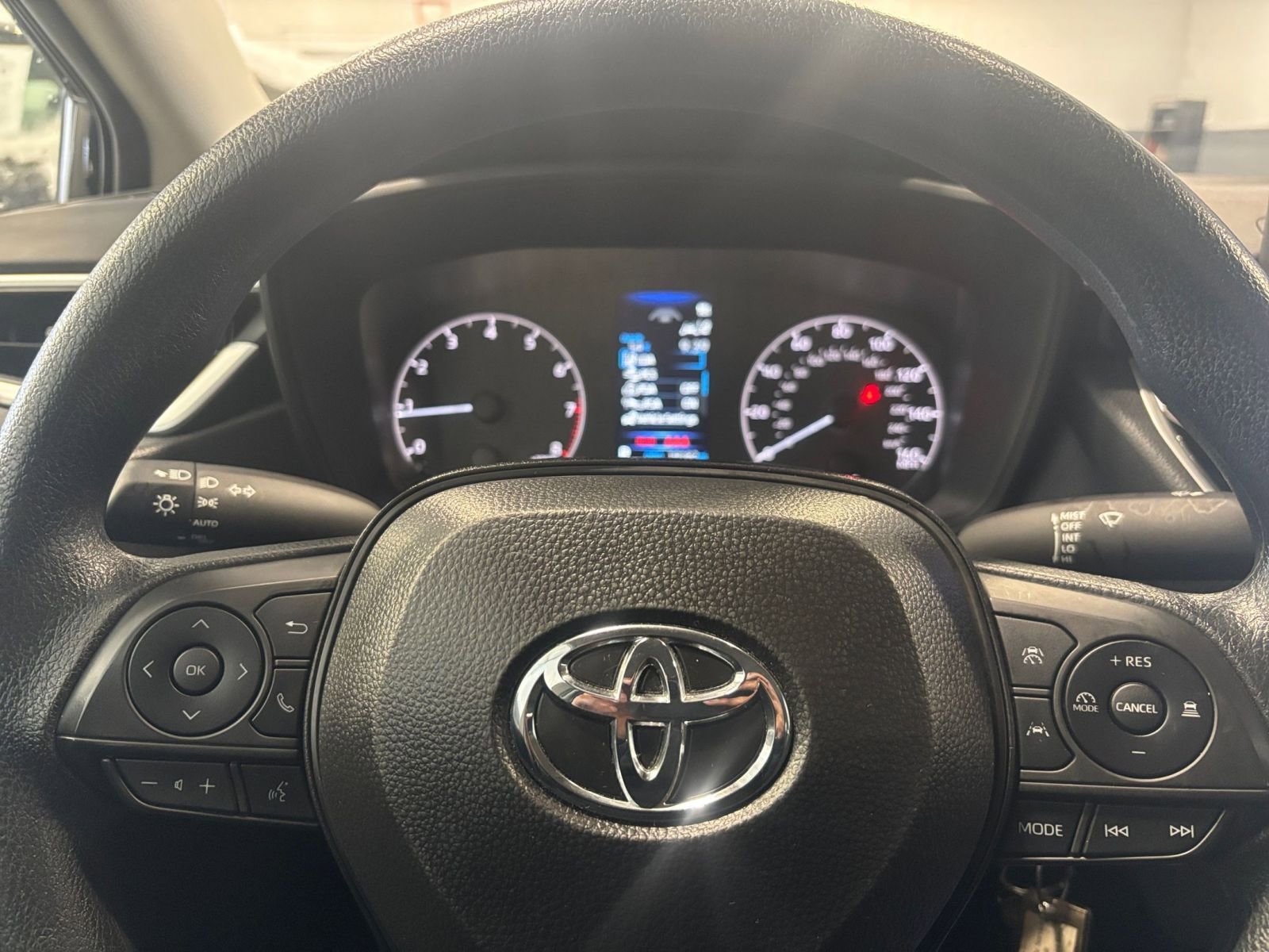 Used 2025 Toyota Corolla LE image 27